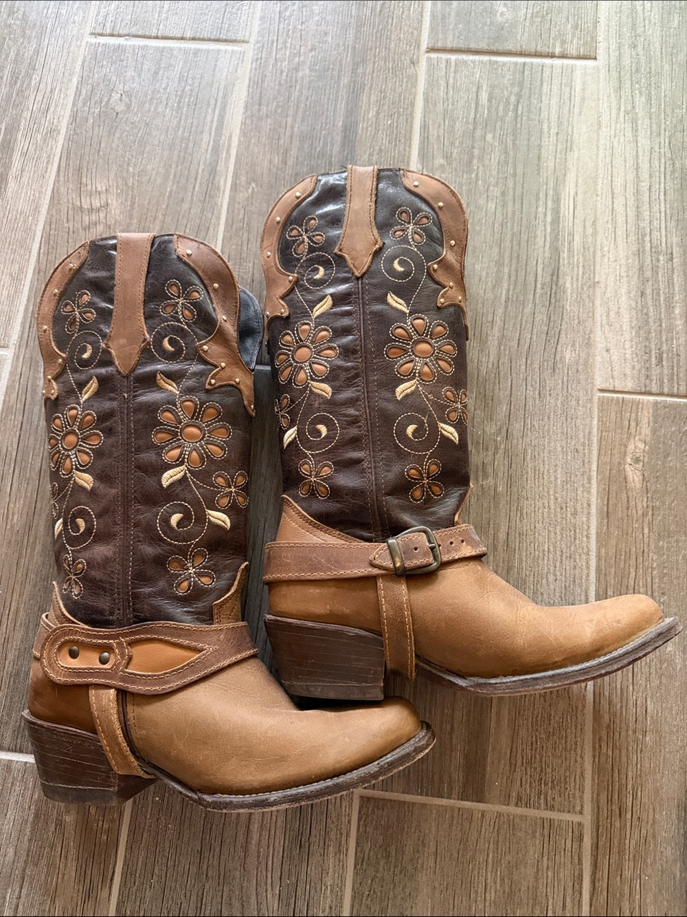 Vintage white diamond Women's Brown Two-Tone Floral Embroidered Western Boots